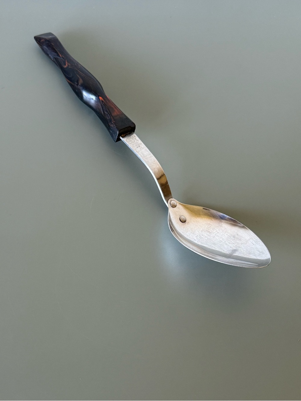 CUTCO 1712 Basting / serving spoon with dark brown handle